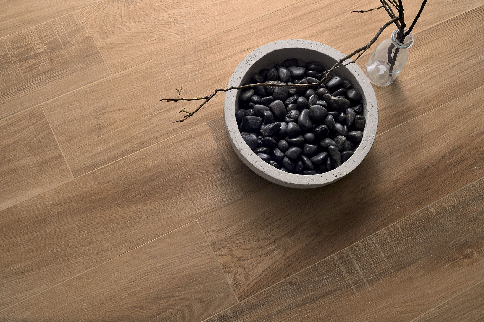 Pavimenti-effetto-legnio_Ceramiche-Coem_Habita_Castagno-20x120-1