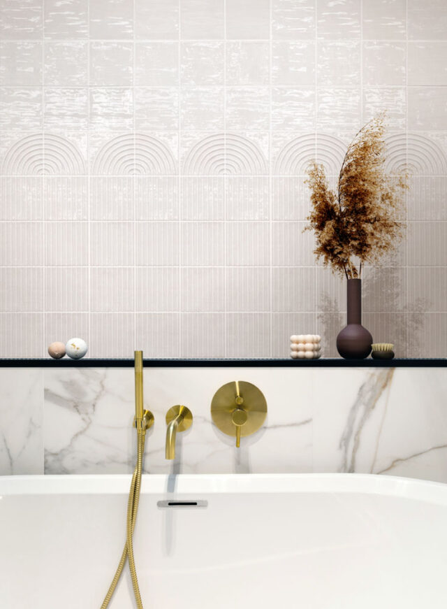 Interior,Design,Of,Elegant,Bathroom,Space,With,Gold,Bathroom,Faucets,