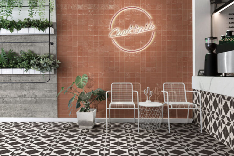 Coffee,Shop,Interior,Design,With,Chairs,And,White,Walls.,Empty