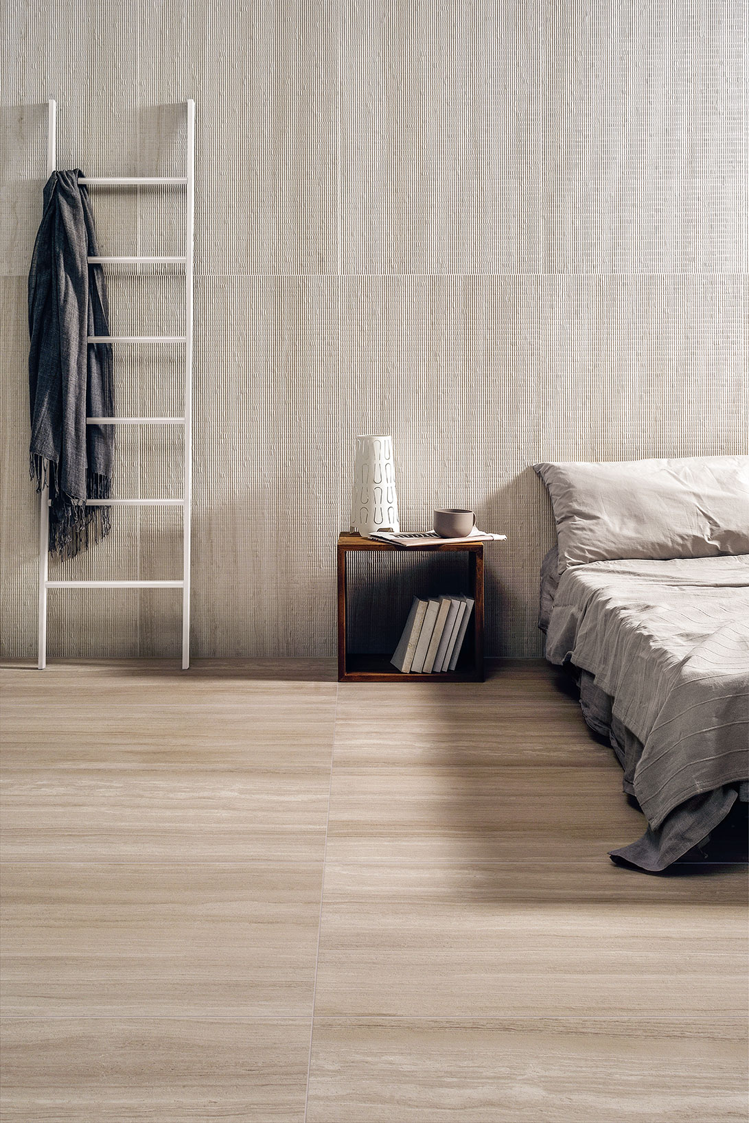 pavimento-camera-da-letto_Ceramiche-Coem_Flow_Beige-60x120_Pleated-White-60x120-2