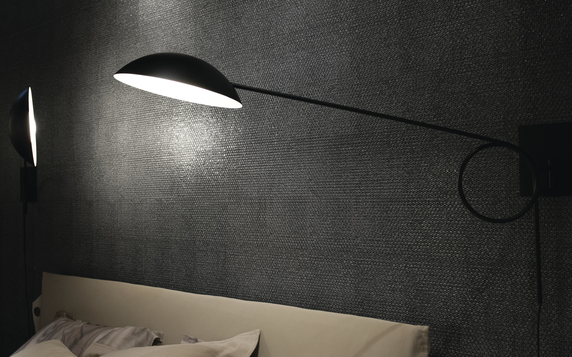 ir-dpb-black-_-glossy-2020-amb9-bedroom